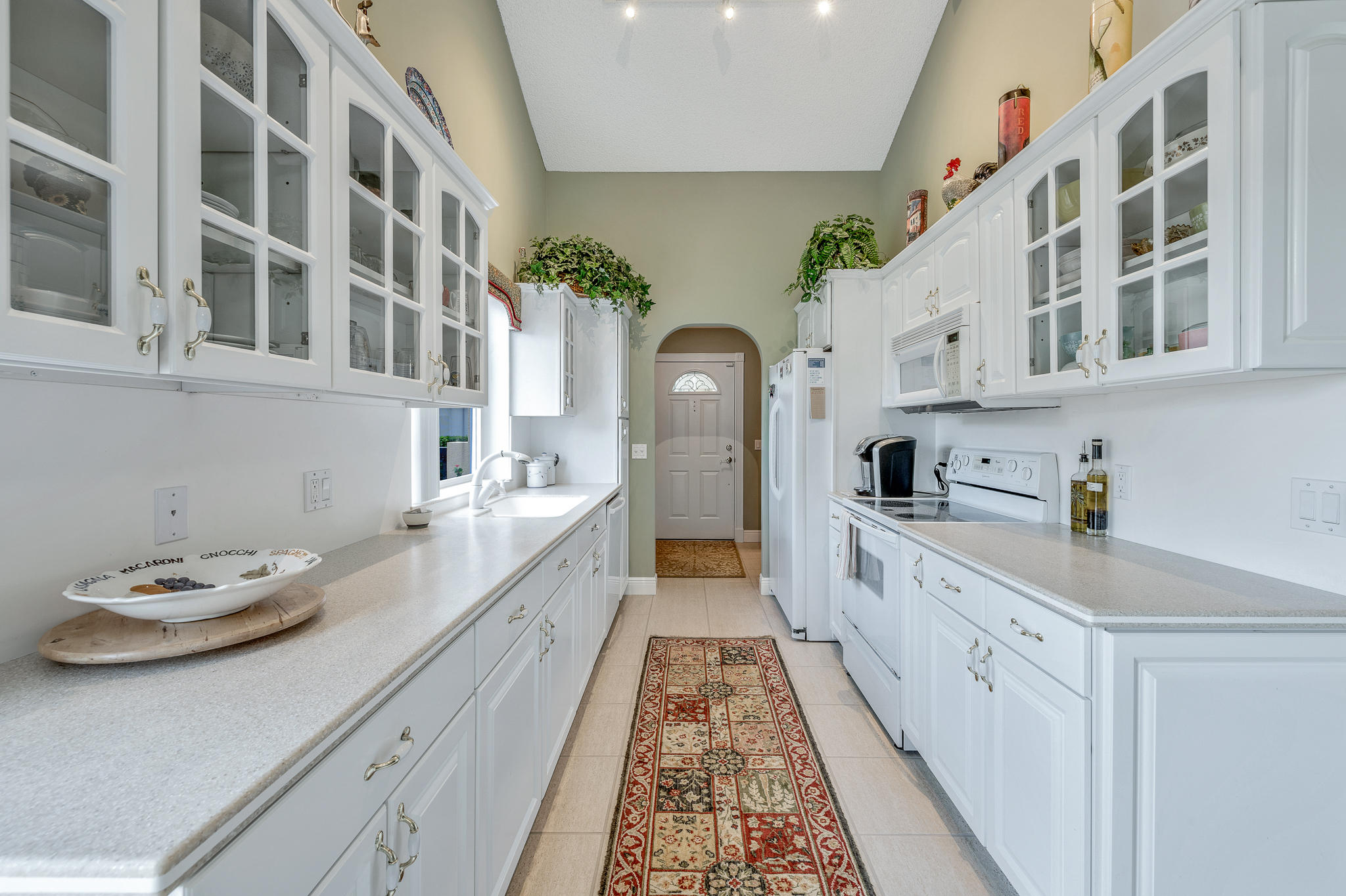 323 Ridge Road Jupiter, FL 33477 - Photo 8 of 44 Kitchen