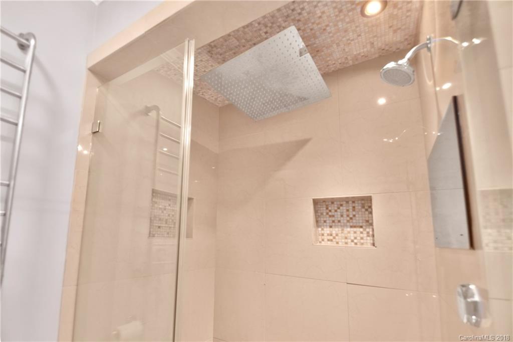 6426 Round Hill Road Charlotte, NC 28211 - Photo 14 of 23 a view of a bathroom