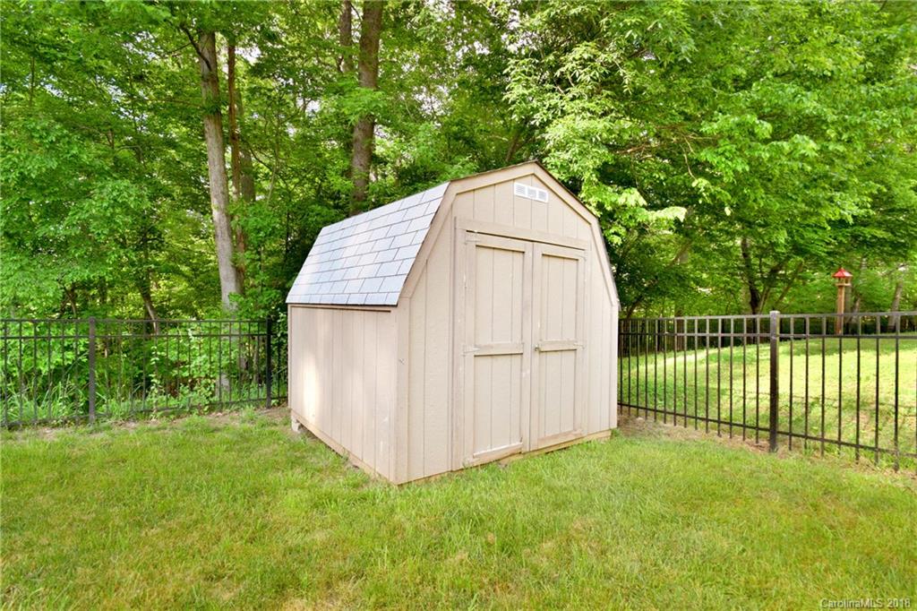 6426 Round Hill Road Charlotte, NC 28211 - Photo 23 of 23 a view of backyard with green space