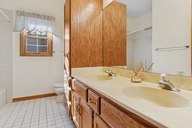 $835,000 | 723 Mesa Drive, Naperville, IL 60565