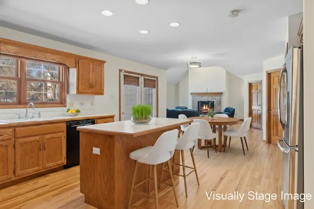 $835,000 | 723 Mesa Drive, Naperville, IL 60565