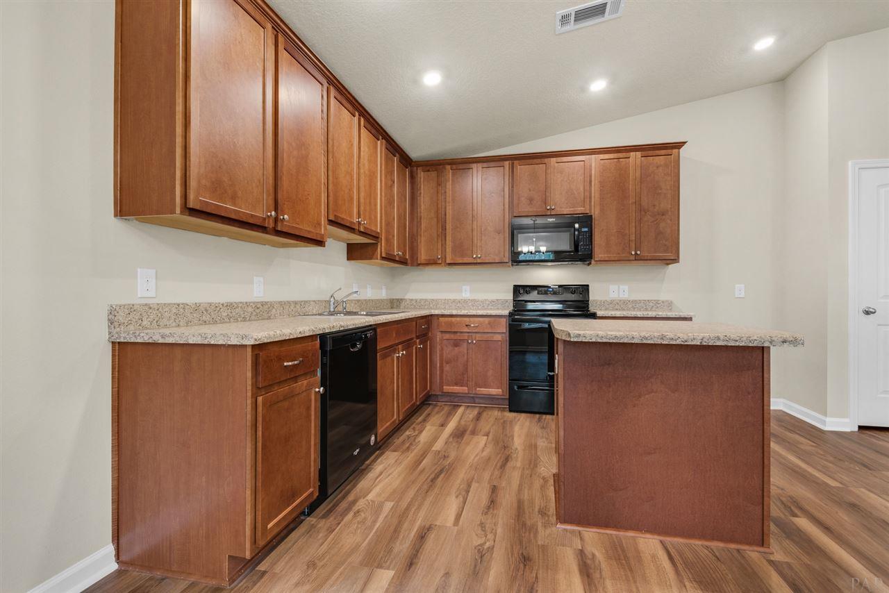 8973 Skip Stone Road Milton, FL 32583 - Photo 10 of 32 Gallery Image 10