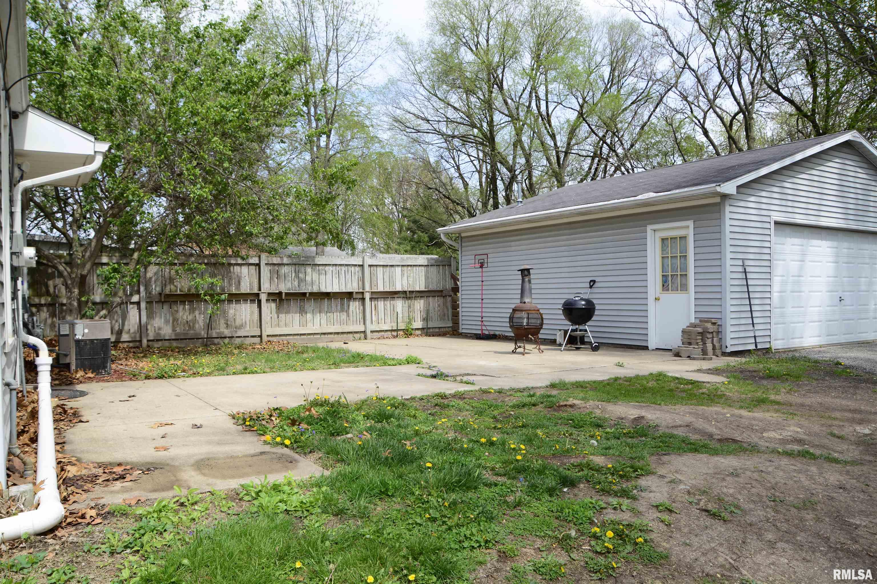 325 South White Street Macomb, IL 61455 - Photo 11 of 12