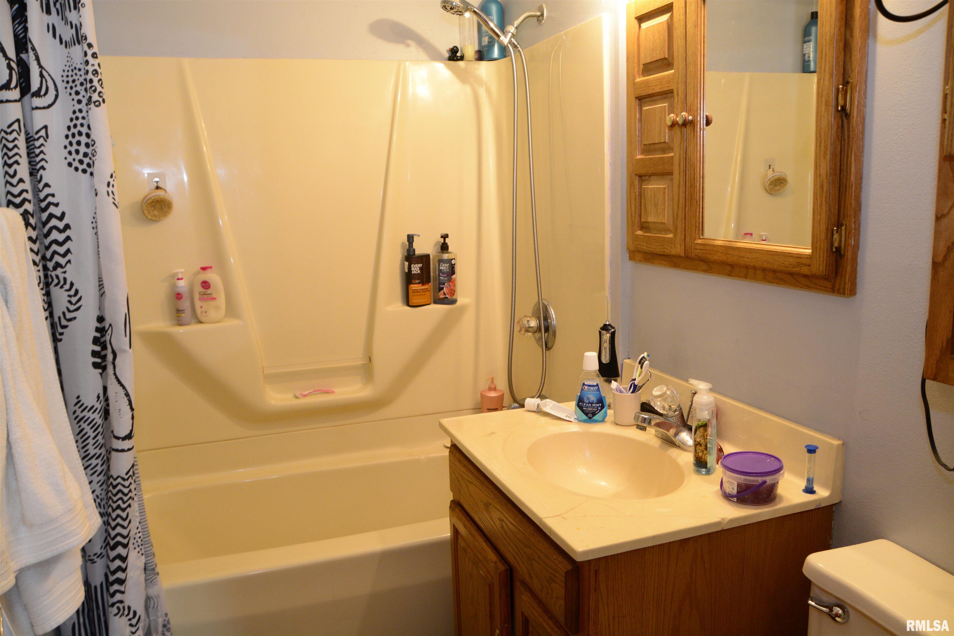 325 South White Street Macomb, IL 61455 - Photo 9 of 12