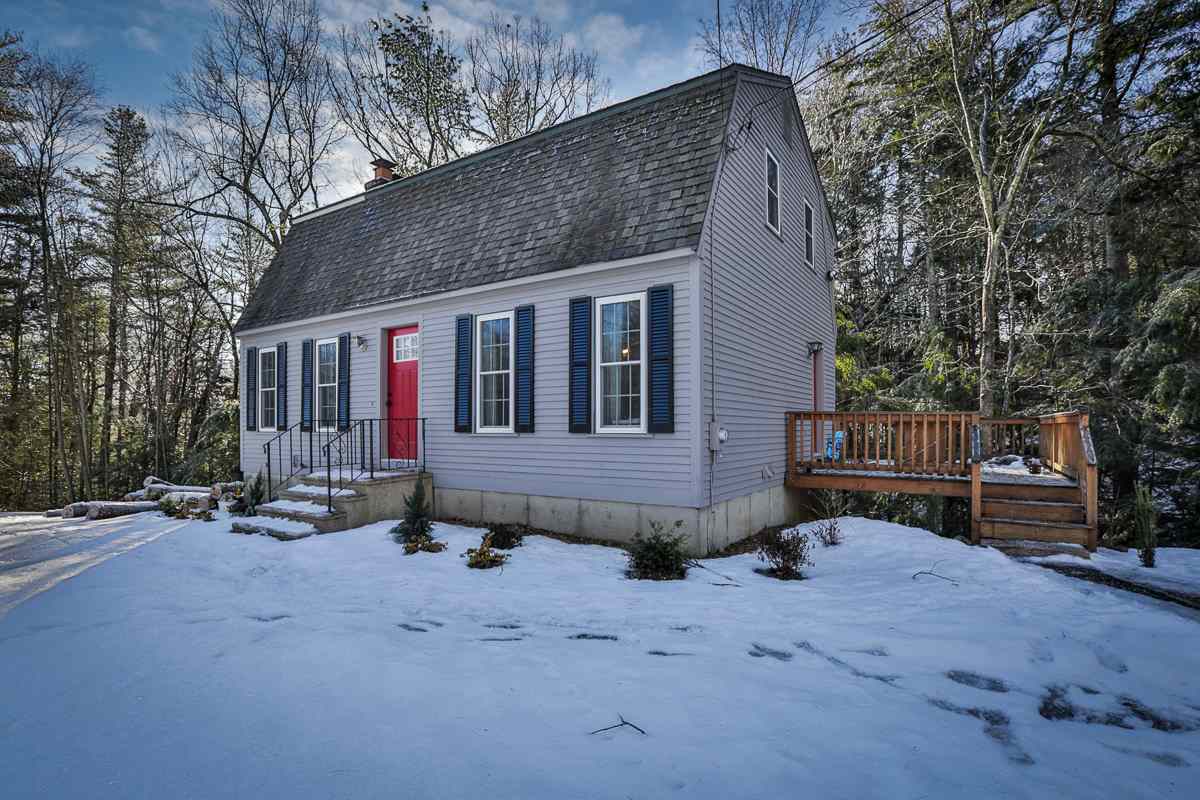 83 Gulf Road Derry, NH 03038 - Photo 1 of 32