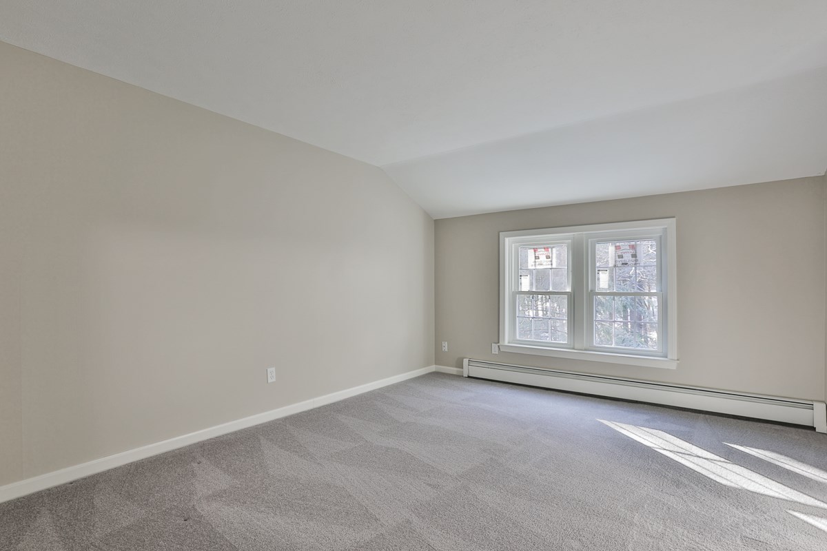 83 Gulf Road Derry, NH 03038 - Photo 23 of 32