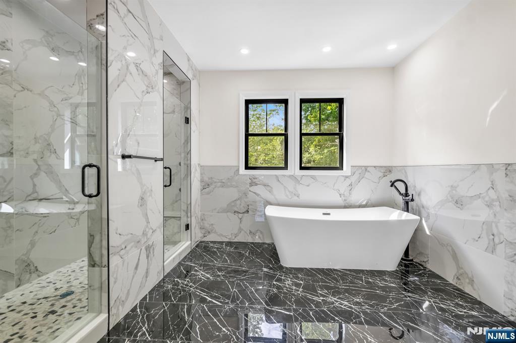 193 Homestead Road Paramus, NJ 07652 - Photo 29 of 40 Gallery Image 29