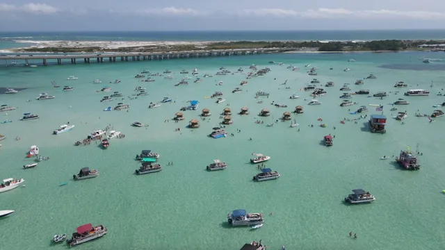a picture of a bathroom with a bathtub