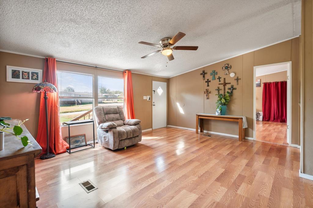 309 Southeast County Road Corsicana, TX 75109 - Photo 7 of 27 Gallery Image 7
