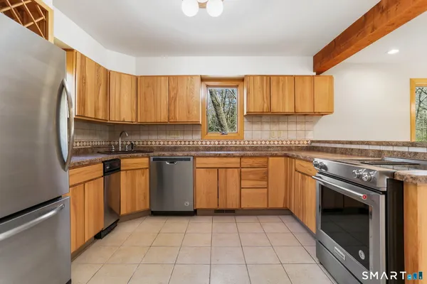 $559,900 | 68 Tawney Drive, Bethany, CT 06524