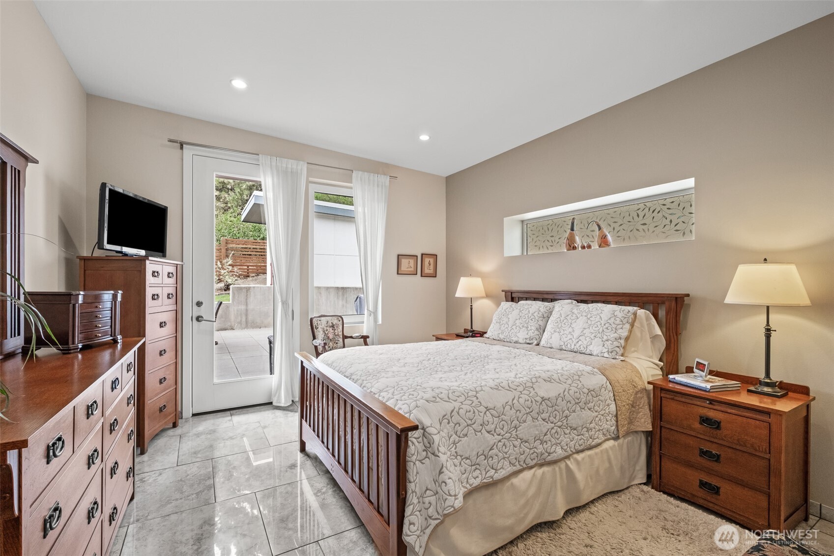 10202 Titus Road Leavenworth, WA 98826 - Photo 27 of 39 a bedroom with a bed and a flat screen tv