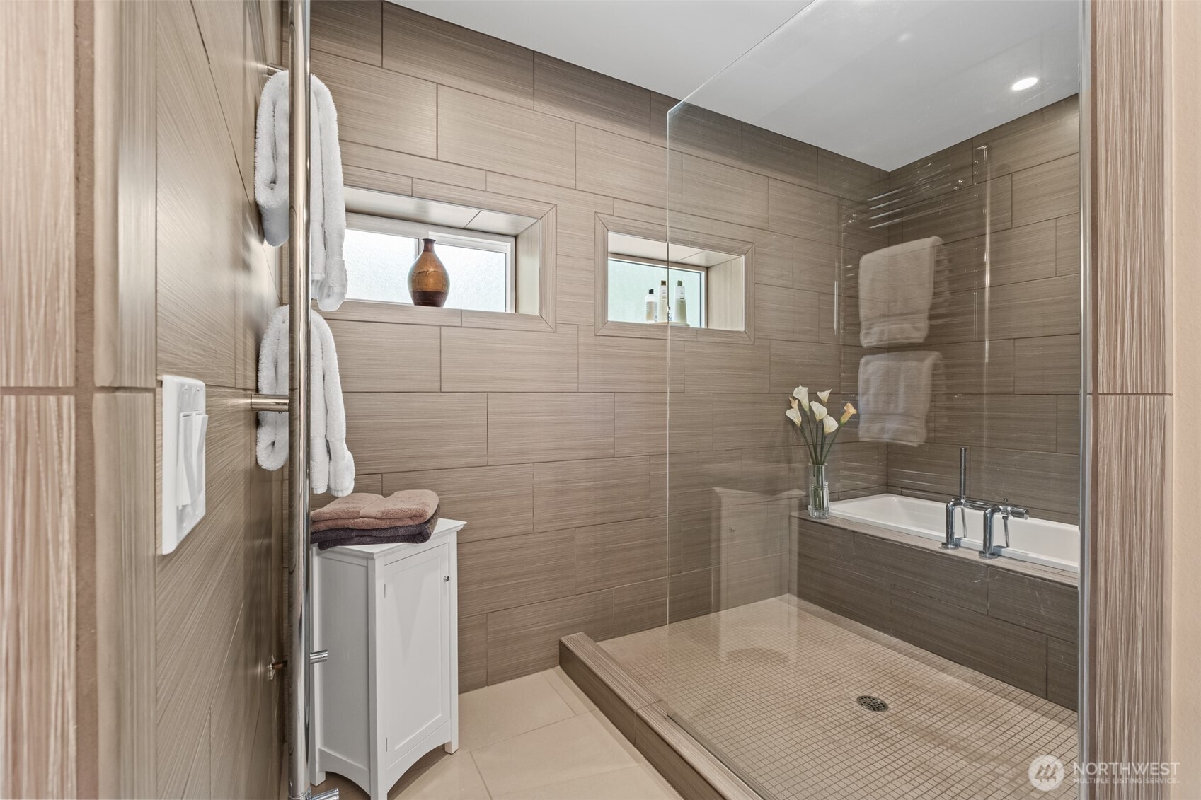 10202 Titus Road Leavenworth, WA 98826 - Photo 30 of 39 a bathroom with a tub and shower