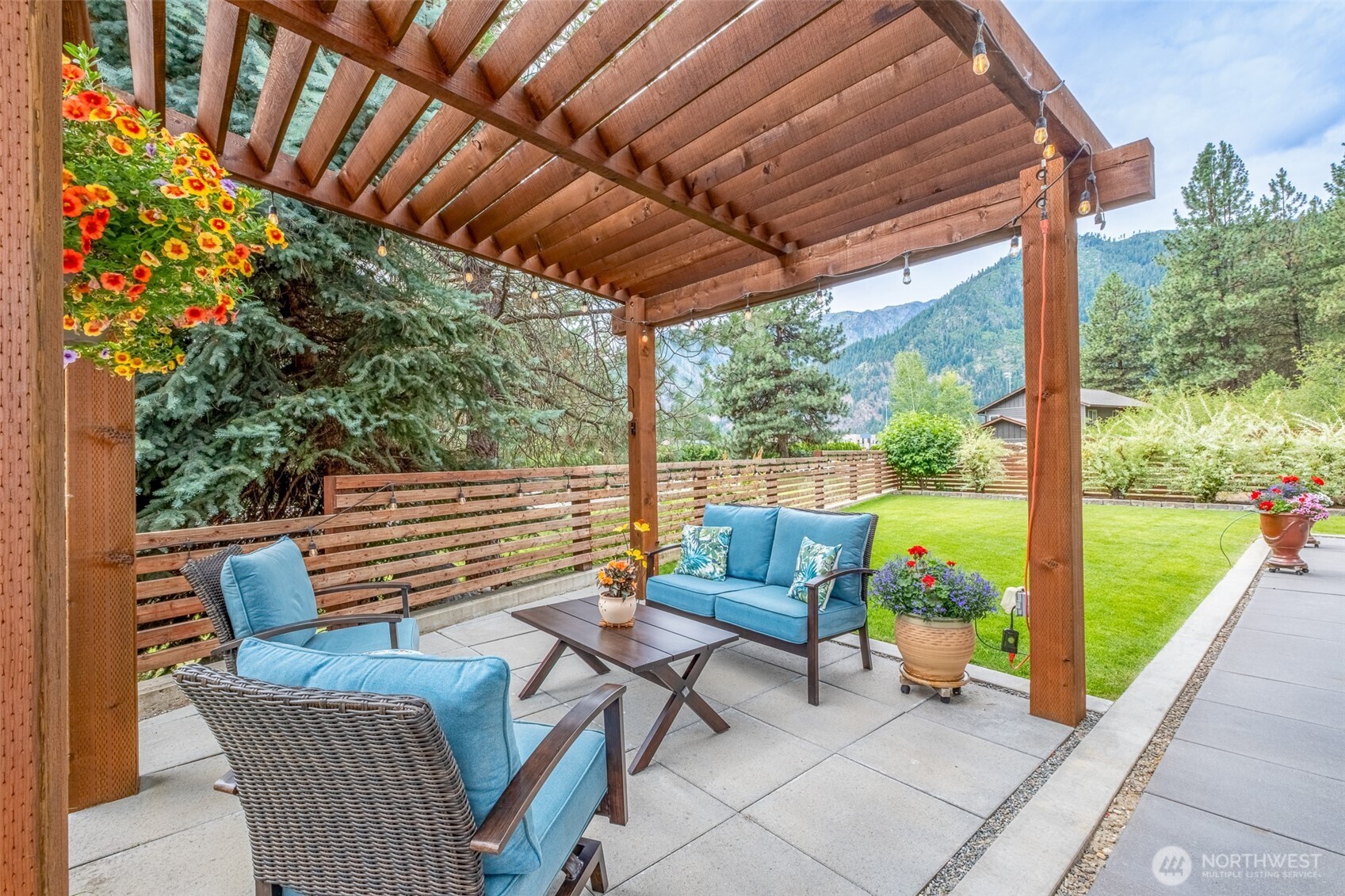 10202 Titus Road Leavenworth, WA 98826 - Photo 5 of 39 a view of sitting area with furniture and garden