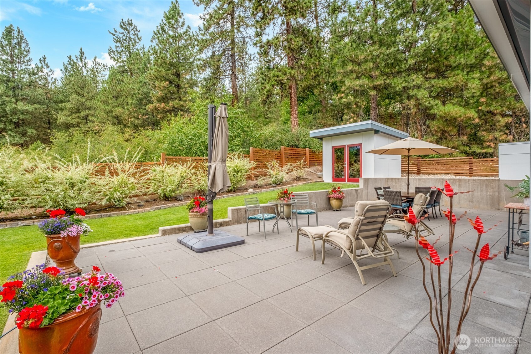 10202 Titus Road Leavenworth, WA 98826 - Photo 8 of 39 a view of a chairs and table in the back yard of the house
