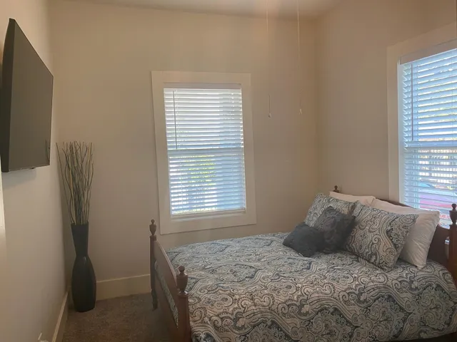 $1,800 | 2708 Winbern Street, Houston, TX 77004