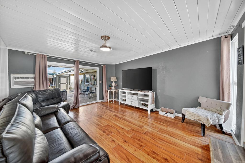 2126 Tulare Street Selma, CA 93662 - Photo 25 of 40 a living room with furniture and a flat screen tv