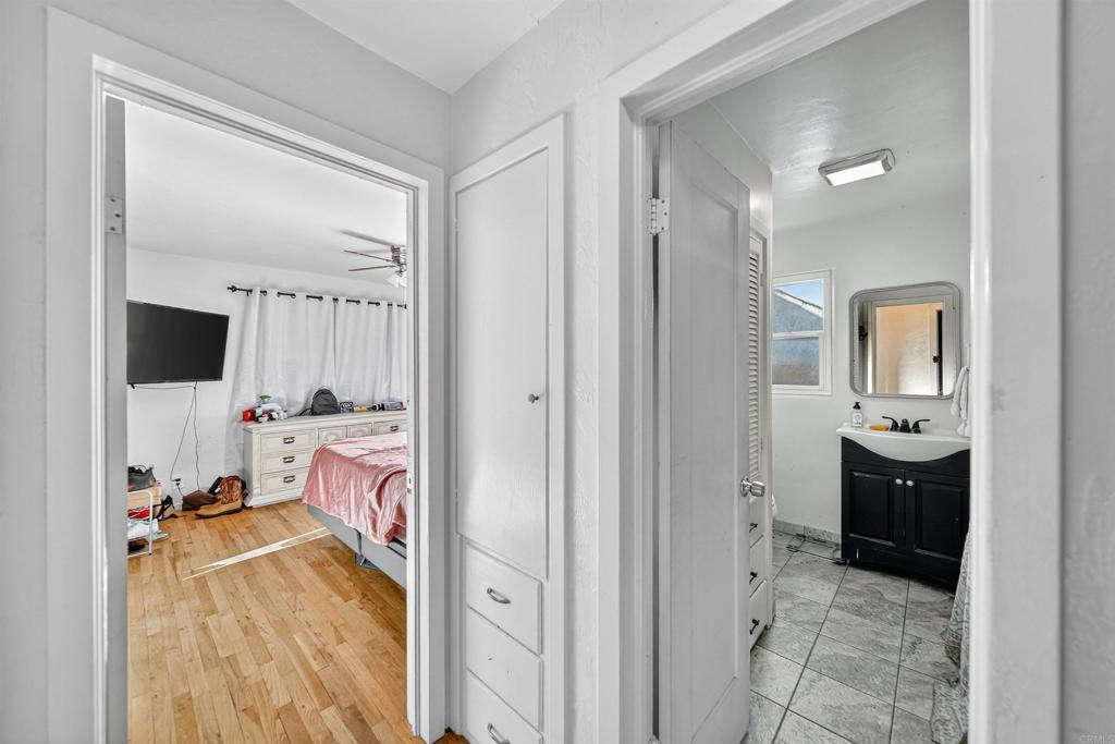 2126 Tulare Street Selma, CA 93662 - Photo 31 of 40 a view of a bathroom with sink mirror and tub