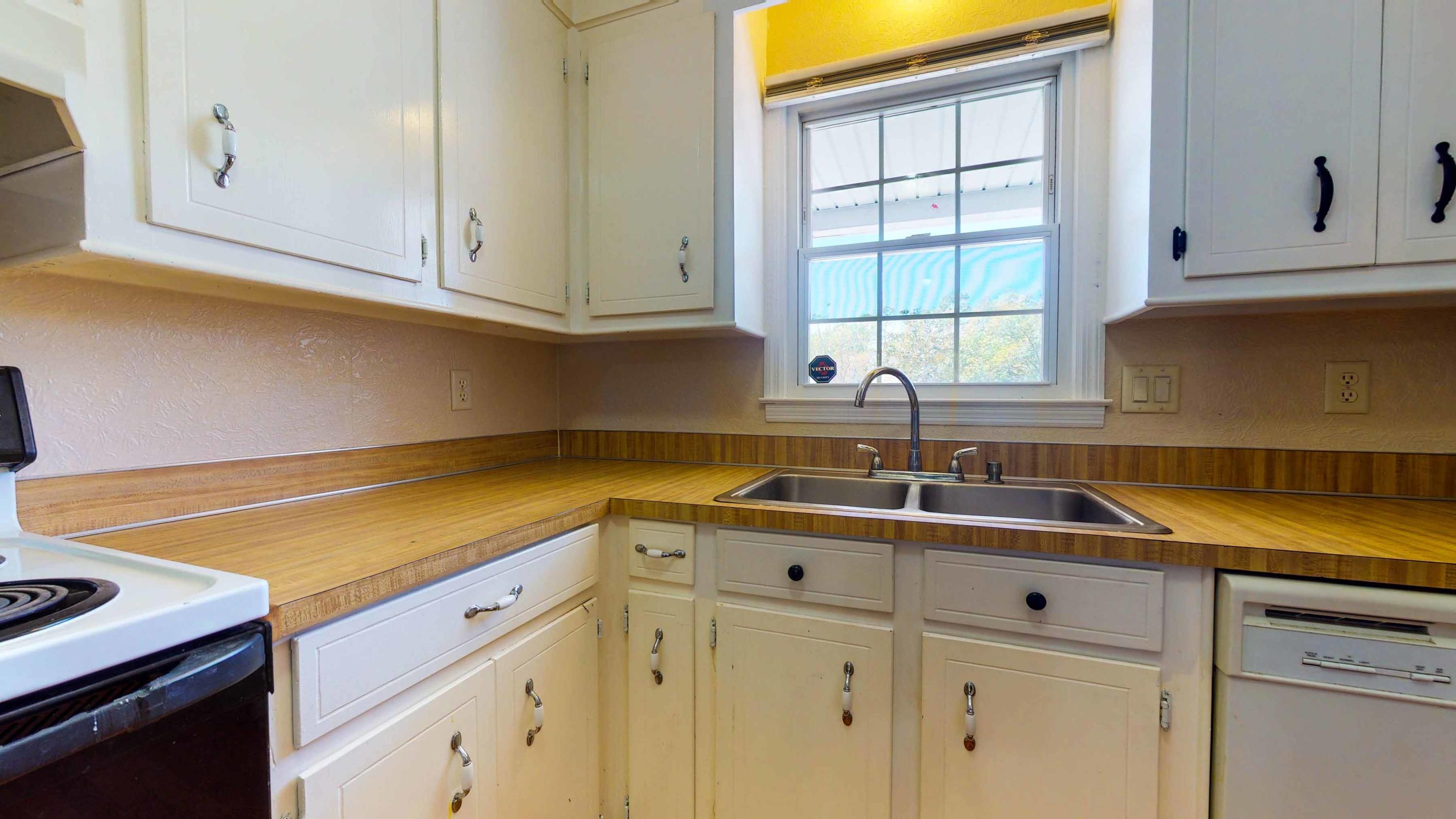 112 Kershaw Road Summerville, SC 29486 - Photo 11 of 34 112 Kershaw Road 10