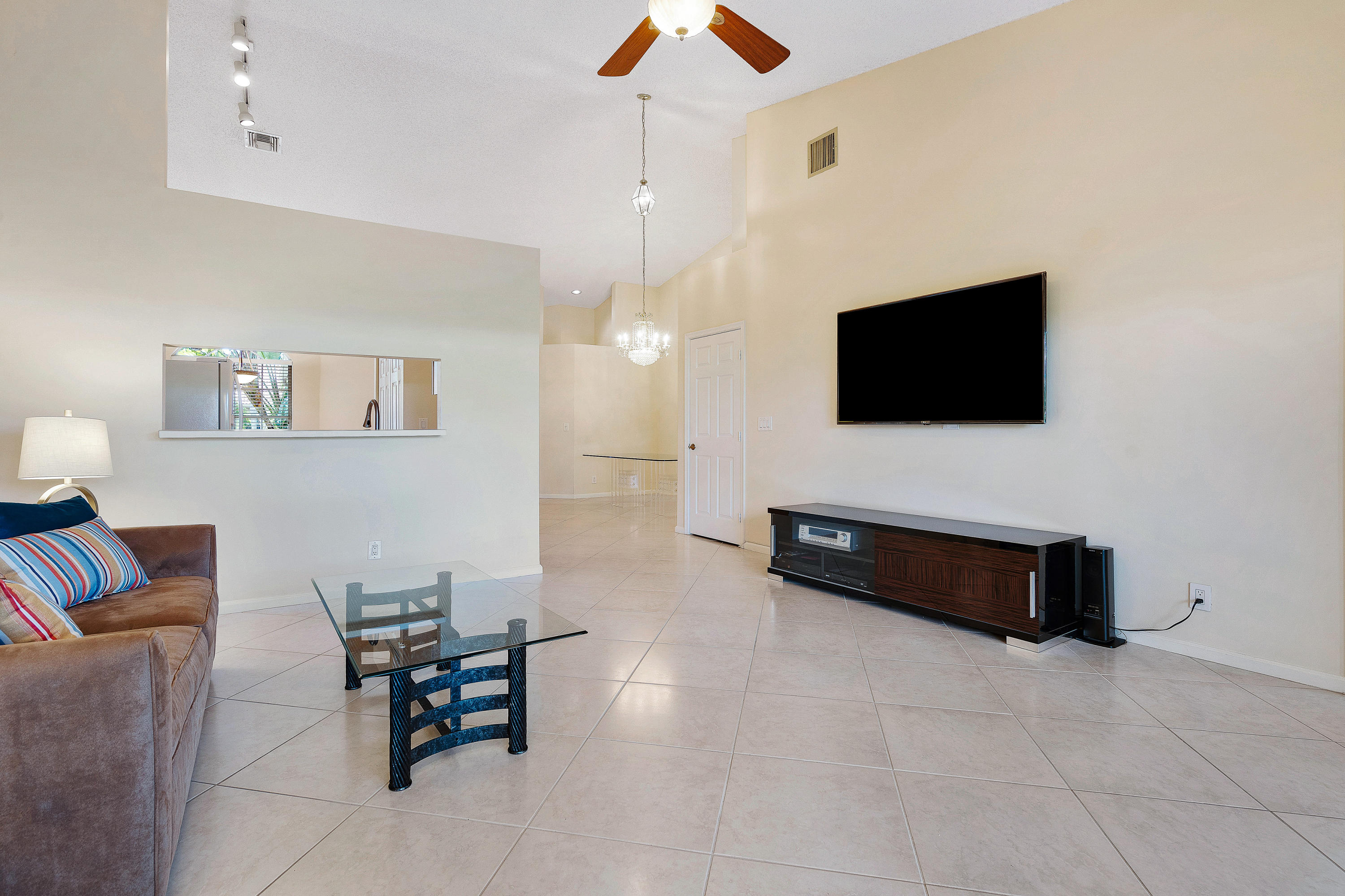 8601 Vía Serena Boca Raton, FL 33433 - Photo 19 of 56 Family Room