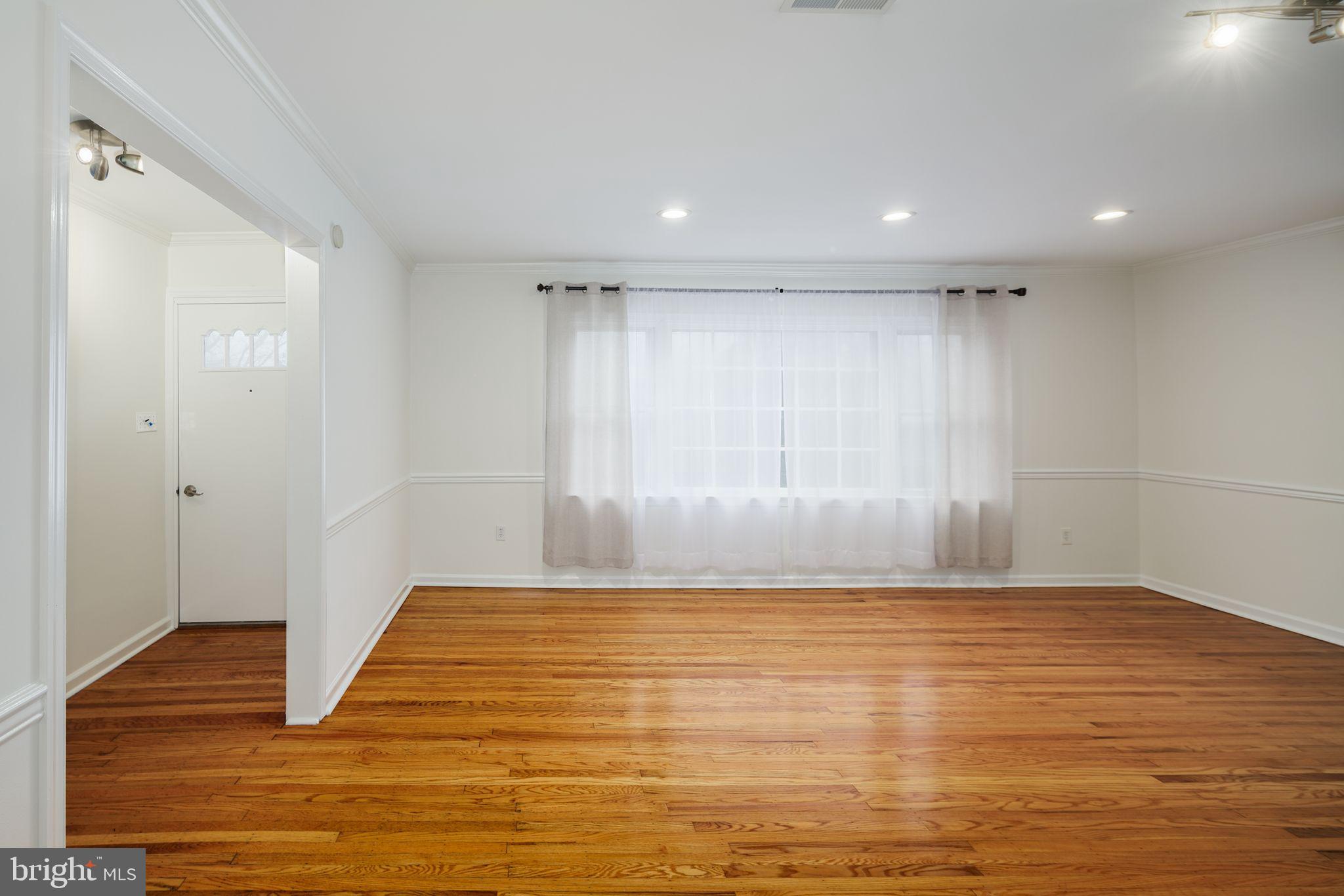 499 Irish Road Berwyn, PA 19312 - Photo 6 of 29 Living Room w/Picture Window (Main Level)