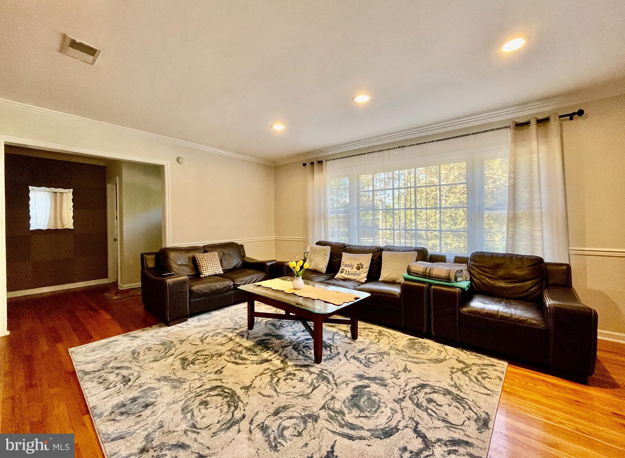499 Irish Road Berwyn, PA 19312 - Photo 8 of 29 Living Room w/furniture (Main Level)