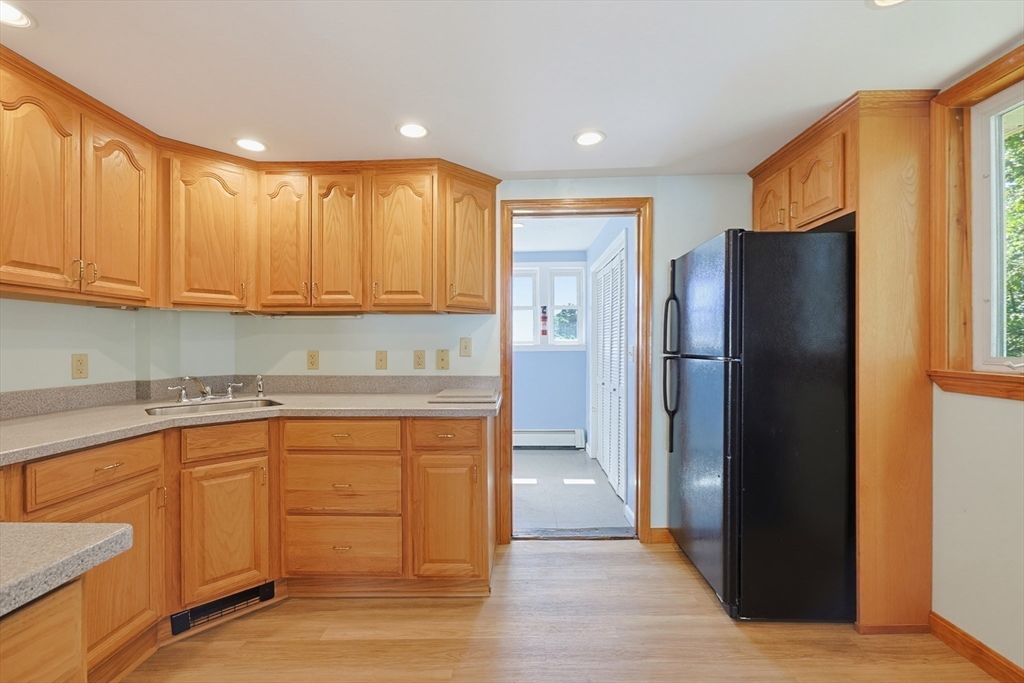 24 Poplar Road Quincy, MA 02169 - Photo 8 of 25