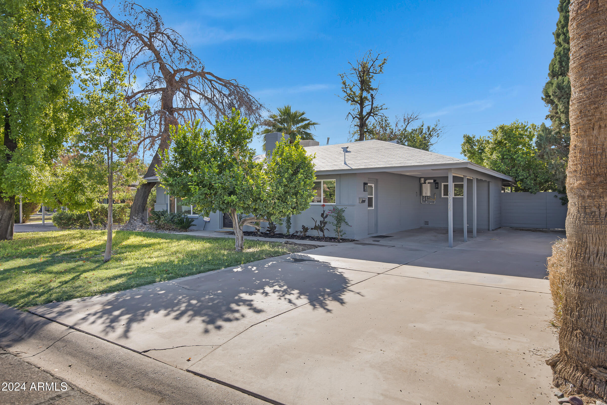 6925 East Almeria Road Scottsdale, AZ 85257 - Photo 10 of 31 6925 E Almeria Rd-2