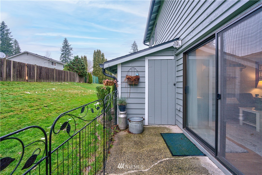 21515 4th Avenue West, Unit A72 Bothell, WA 98021 - Photo 4 of 36 a front view of a house with garden