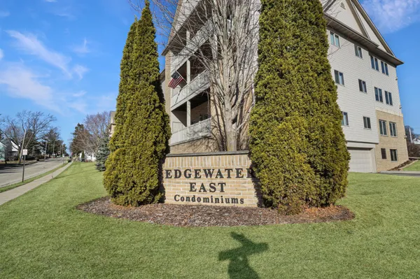 $279,900 | 223 5th Street, Unit 211, Hartford, WI 53027