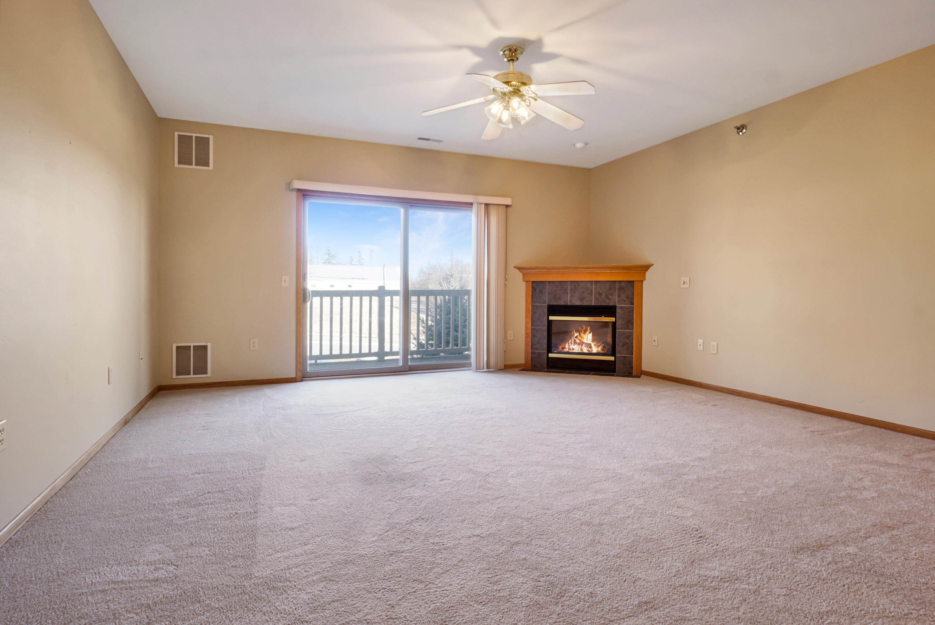 223 5th Street, Unit 211 Hartford, WI 53027 - Photo 4 of 31 Great Room