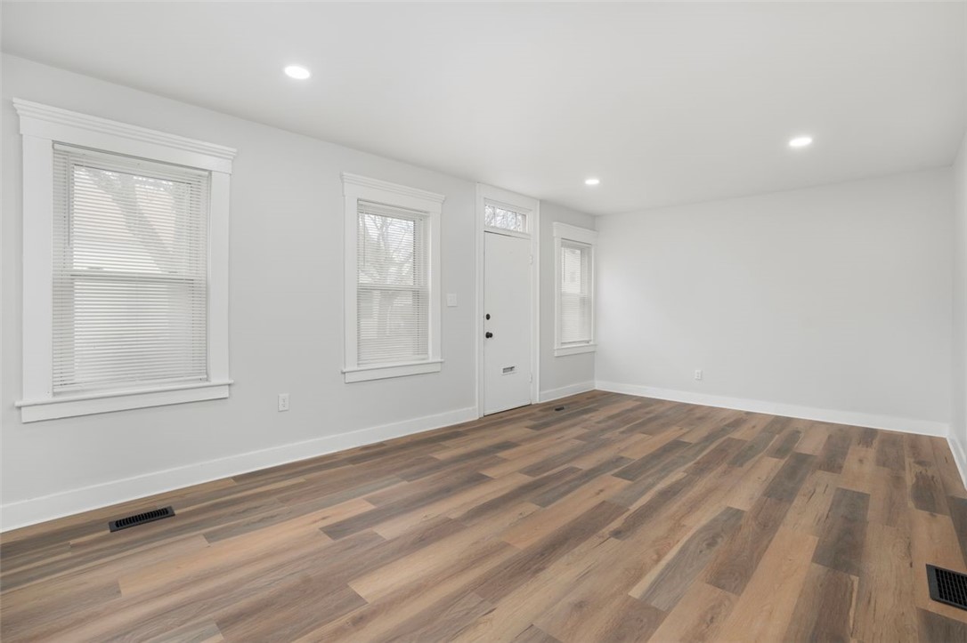 49 Oak Street Cranston, RI 02910 - Photo 11 of 33
