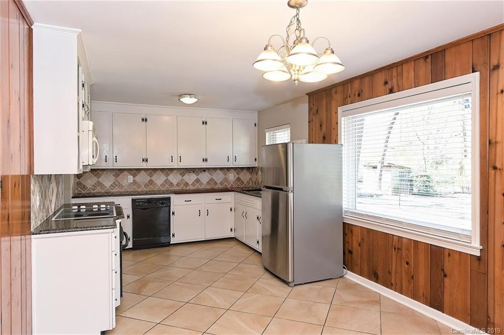 213 Forest Park Road Matthews, NC 28104 - Photo 5 of 25