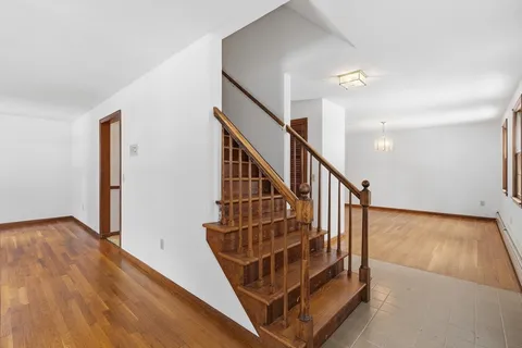 $585,000 | 52 Vicksburg Circle, Holden, MA 01520