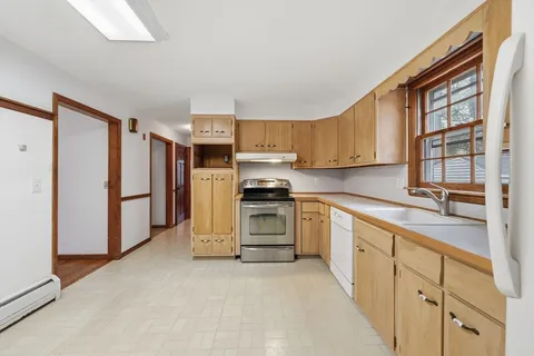 $585,000 | 52 Vicksburg Circle, Holden, MA 01520