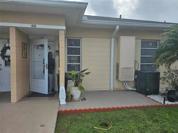 $101,999 | 915 Club Circle, Lakeshore, FL 33854