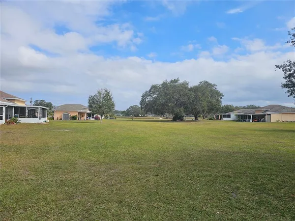 $101,999 | 915 Club Circle, Lakeshore, FL 33854