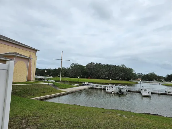 $101,999 | 915 Club Circle, Lakeshore, FL 33854