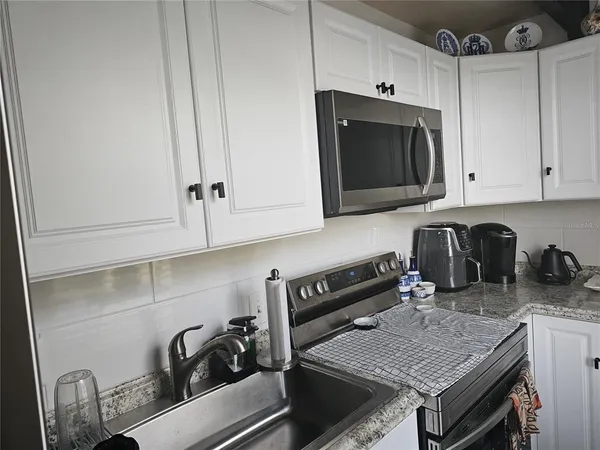 $101,999 | 915 Club Circle, Lakeshore, FL 33854