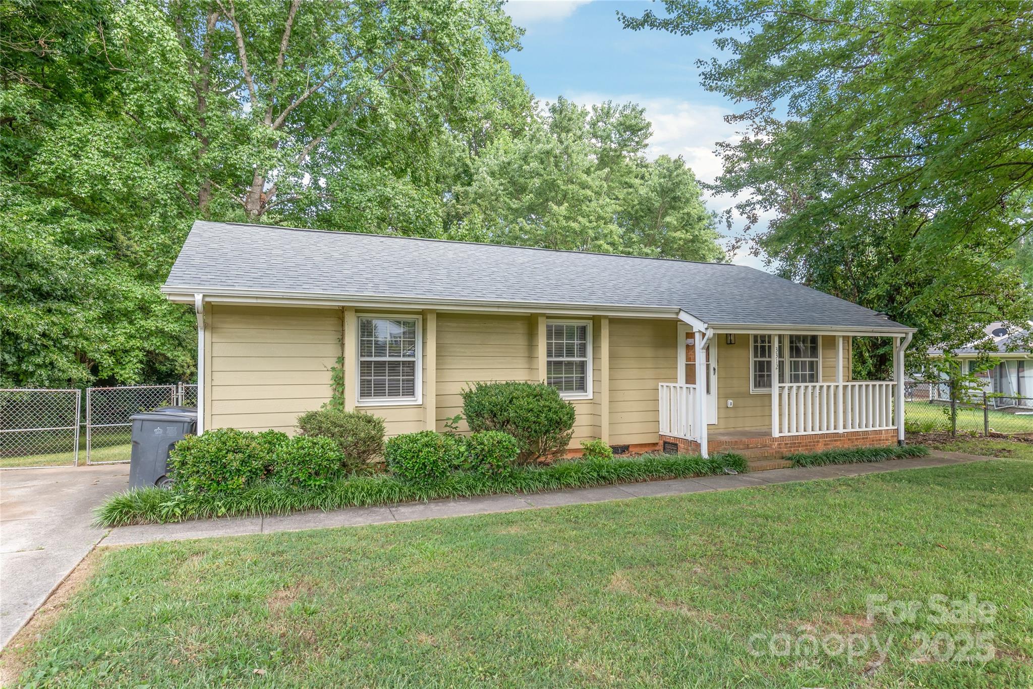 3312 Autumn Ridge Drive Charlotte, NC 28269 - Photo 2 of 32 Gallery Image 2