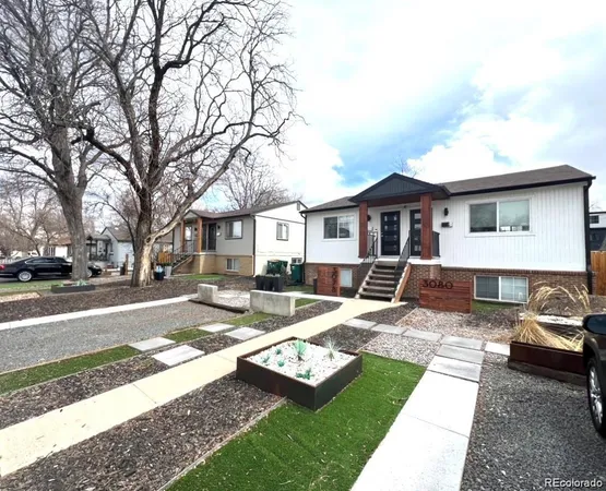 a view of a yard in front of a house