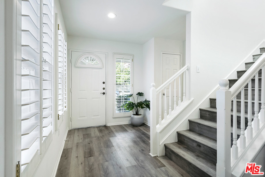 314 Ultimo Avenue Long Beach, CA 90814 - Photo 2 of 23