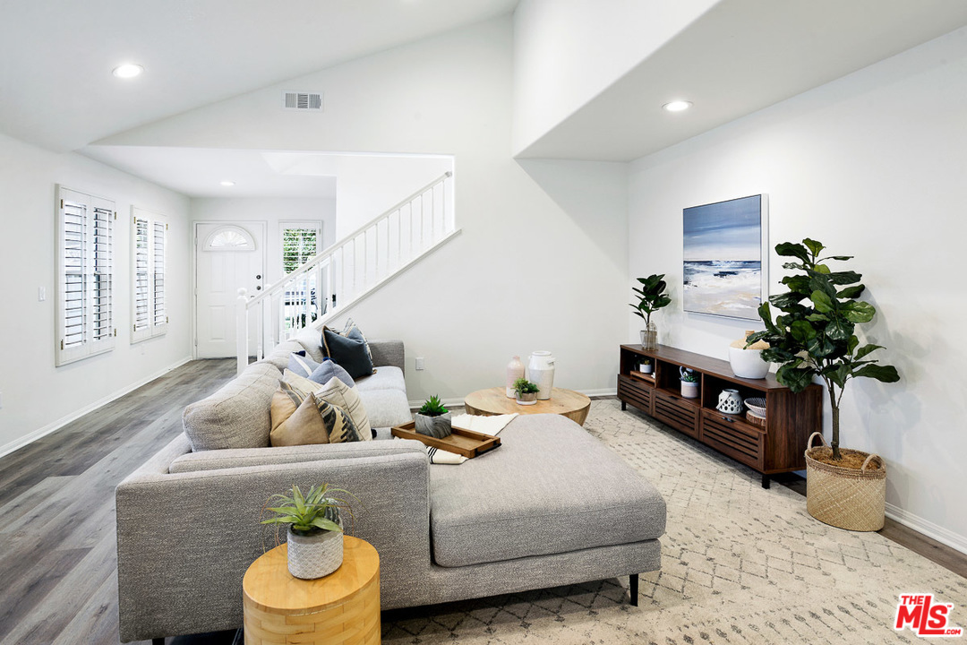 314 Ultimo Avenue Long Beach, CA 90814 - Photo 4 of 23