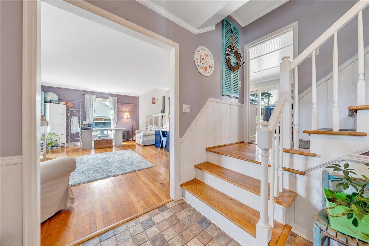 123 Bartley Drive Salem, VA 24153 - Photo 5 of 57 a view of living room kitchen and entryway