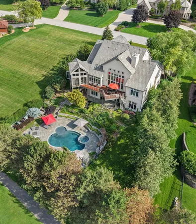$1,997,000 | 1704 Juniper Way, Hartland, WI 53029
