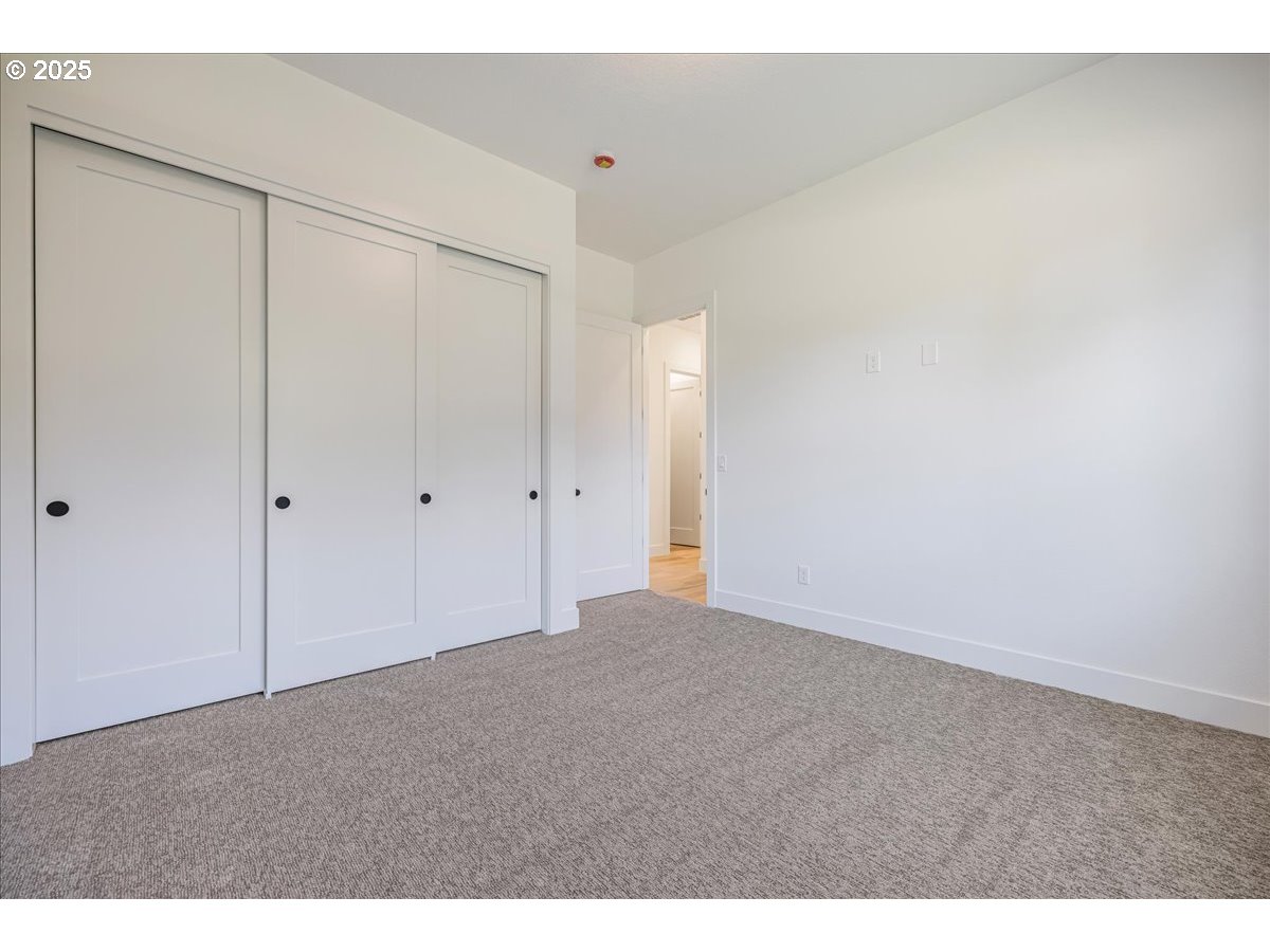 7168 Southeast Eola Hills Road Amity, OR 97101 - Photo 17 of 34 a view of an empty room