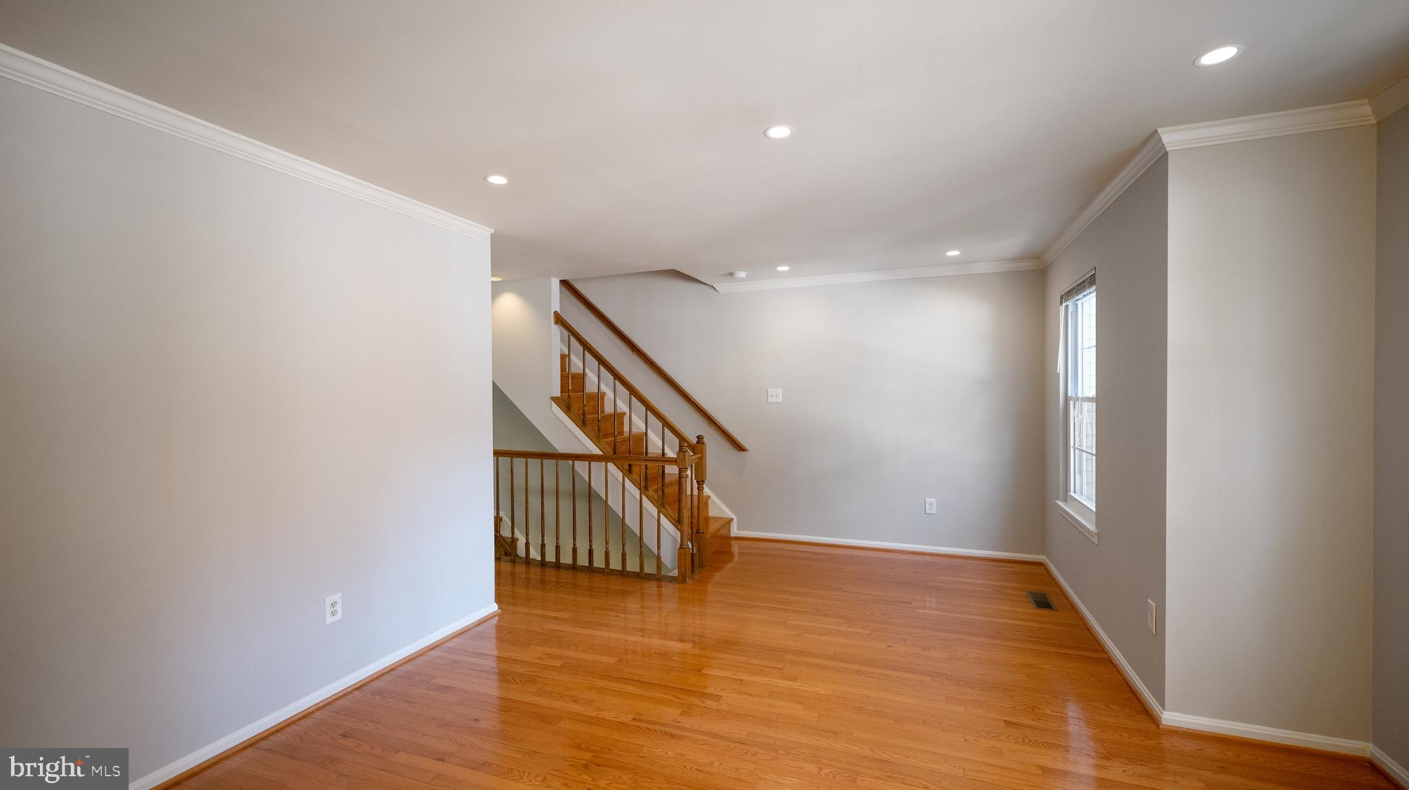 2210 Wimbledon Circle Silver Spring, MD 20906 - Photo 12 of 29 Living Room
