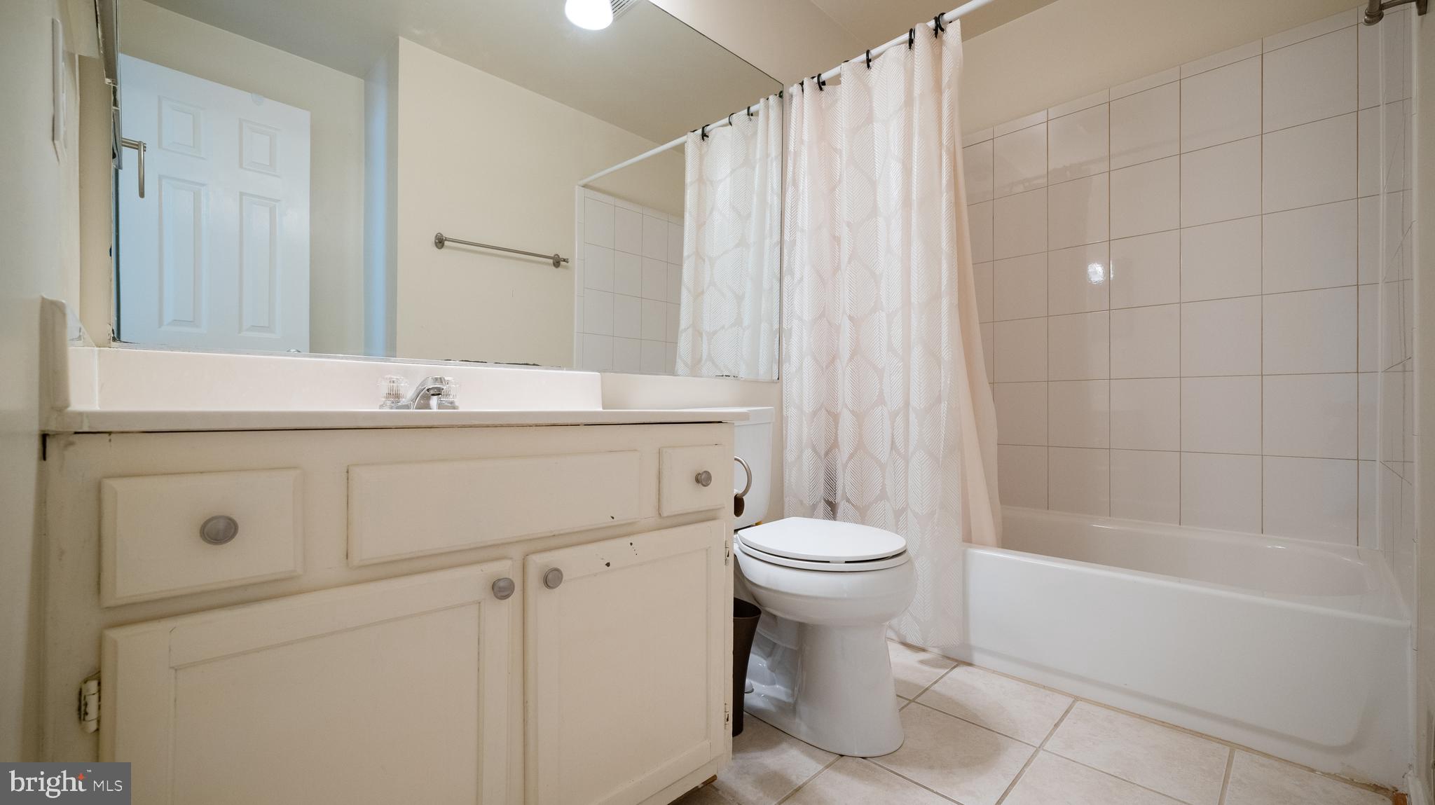 2210 Wimbledon Circle Silver Spring, MD 20906 - Photo 21 of 29 Hall Full Bathroom