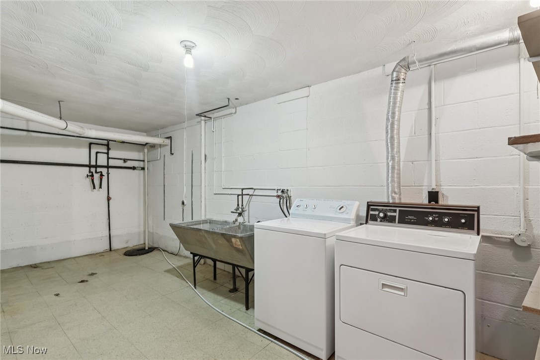 33300 South Woodland Road Cleveland, OH 44124 - Photo 43 of 50 Laundry area with light floors and washer and dryer