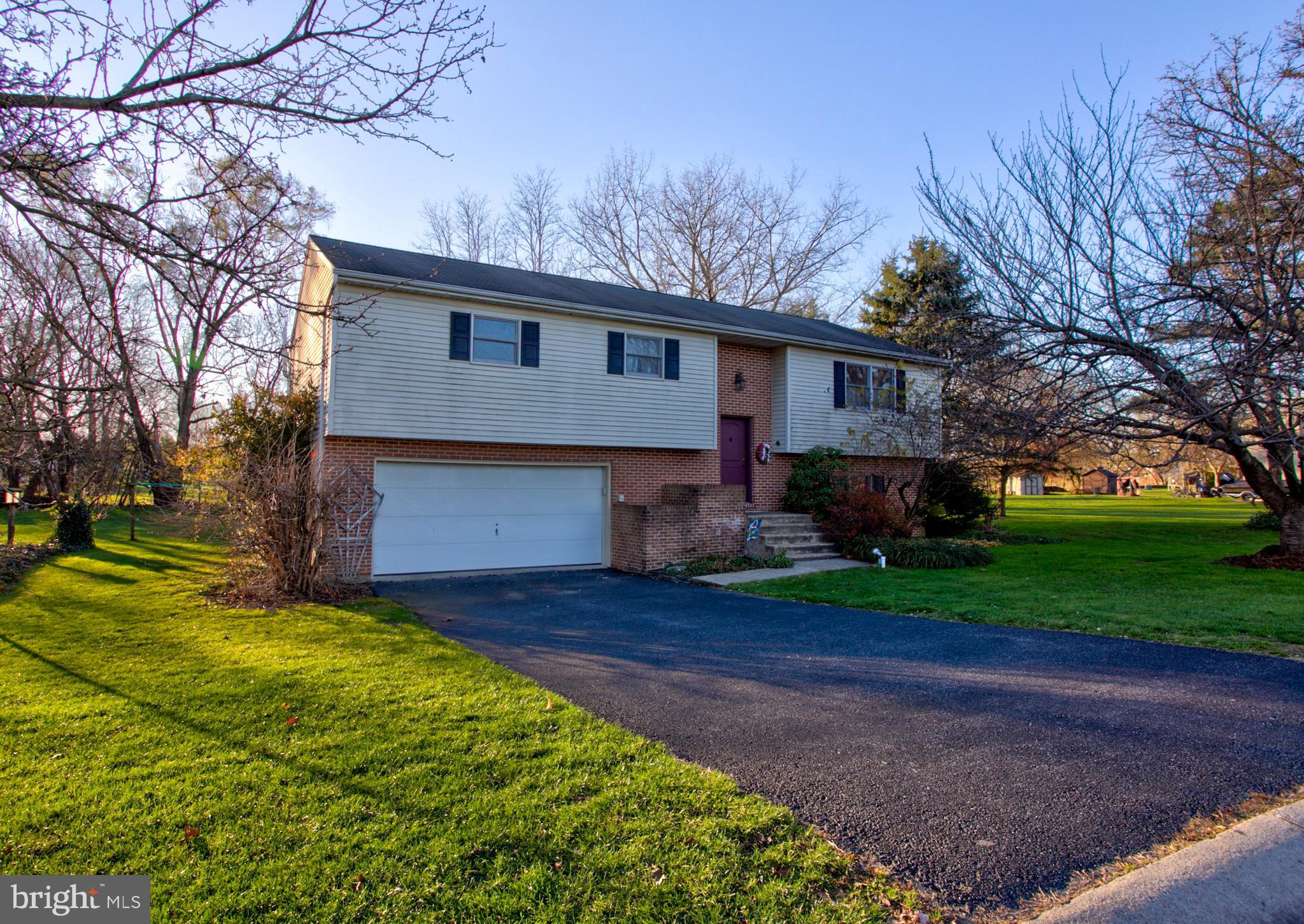 238 Cardinal Road Lititz, PA 17543 - Photo 1 of 24