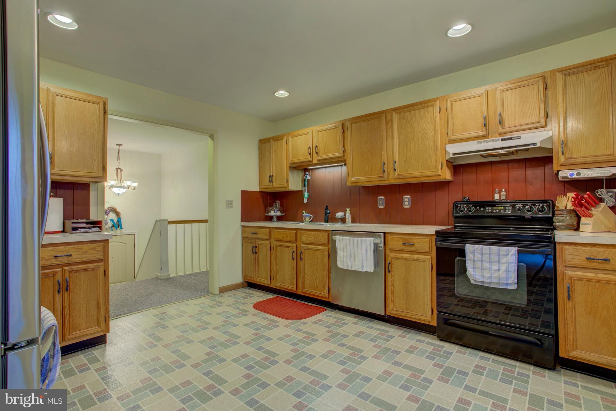 238 Cardinal Road Lititz, PA 17543 - Photo 7 of 24